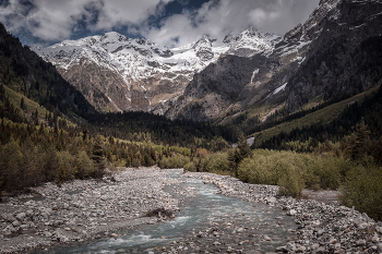 Dolra River Valley / ***