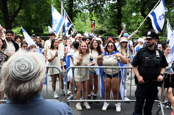Celebrate Israel Day Parade / ***