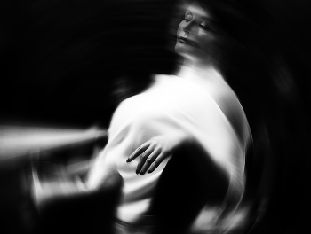  / ***