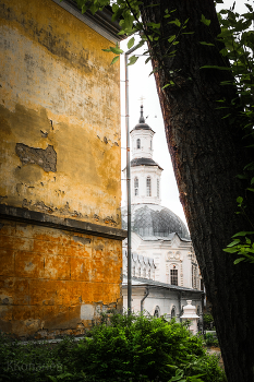Kirche des Hl. Johannes des Täufers / ***