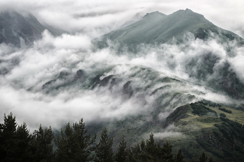 Clouds Over The Mountains / ***