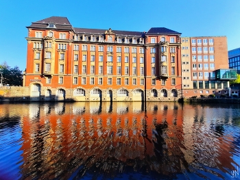 Hamburg / https://www.youtube.com/watch?v=IGn-NNqkBL0&t=64s
https://www.youtube.com/watch?v=0XfY0R_PXYA&t=48s
https://www.youtube.com/watch?v=xfFBYQJhxwo&t=90s
https://www.youtube.com/watch?v=DD2vRerRjUA&t=47s
https://www.youtube.com/watch?v=0axD9DZxNYw&t=26s
https://www.youtube.com/watch?v=d1S6TM0Vuh8&t=14s
https://www.youtube.com/watch?v=weB-nJWkPQw&t=29s