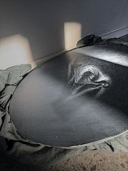 Ghost on the table / Appearance