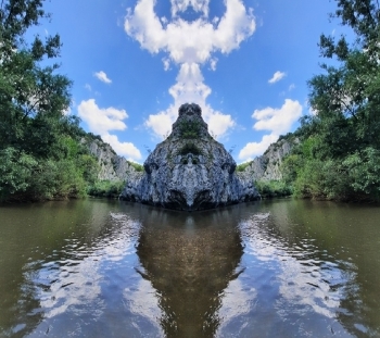 UniEagle / Spiritul vulturului apare în dar de la minunata natură înconjurătoare.