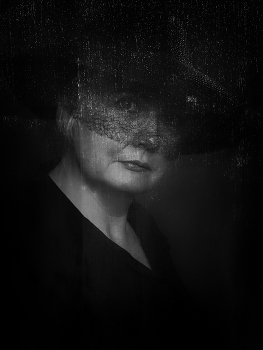  / ***