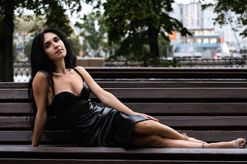 Leila / ***