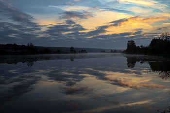 Wolkig Morgen. / ***