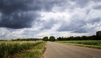 Straße in einem Gewitter / ***