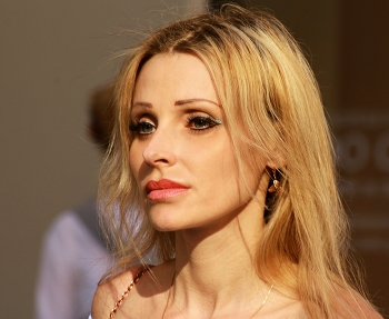 Julia / ***