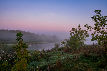 Herbst Morgengrauen. / ***
