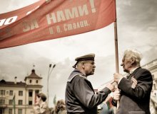 Wir sind immer noch povoyuem / ***