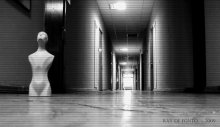 Einsamkeit in der Halle / ***