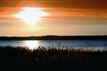 Sonnenuntergang auf dem See. Obsterno / ..........