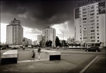 Oberhalb der Stadt riecht nach einem Gewitter / ***