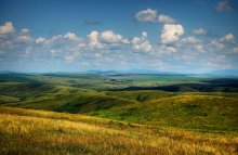 Landschaft mit Hügeln / *****
