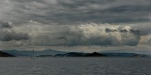 Sky. Meer. Segelboot. / ***