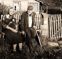Großeltern nebeneinander / . . . . .
