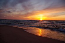 Tag verlassen, den Sonnenuntergang leuchtet ... / *****