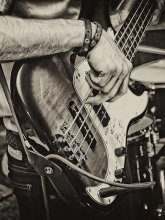 give me the bass** / Sasha Sinica > The Stampletons