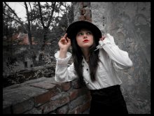 Eine Dame mit Hut / ***