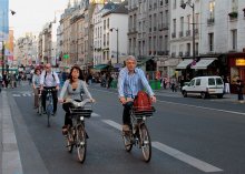 Radfahrer in der Stadt / ***