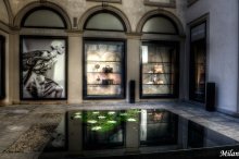 Armani Boutique / ***