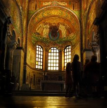 Im Tempel / ***