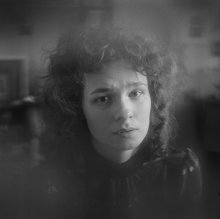 Nastja (Hochformat mit den traurigen Augen) / ......