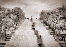 Und das Denkmal, um eine dünne Spur .. / ***