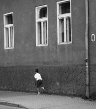 RUN / ***
