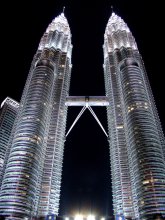 Twin Towers / ***