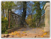... und eine Brücke im Park gibt. / ***