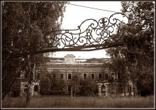 Old Manor / ***