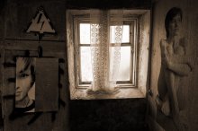 #4 / ***