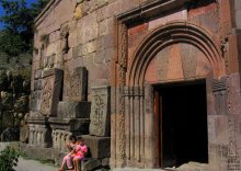 Kinder in der Kirche / ***