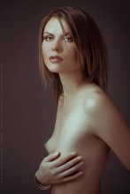 Strange Portrait / ***