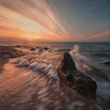 Allein mit dem Meer in der Morgendämmerung-II / ***