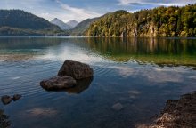 Am See in den bayerischen Alpen / ***