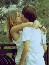 Kiss / ***