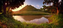 Natürliche Pyramide / http://bolucevschi.com/index.php/2009-09-10-21-43-52/90-2010-11-11-09-04-54
