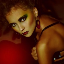 ... aus der Serie "1000 Volt" / photo: Boris Bushmin
models: Anastasiya Kosareva
make-up: Lina Sokolova
hair: Ekaterina Divnogorskaya
assistant: Rostislav Rosickiy