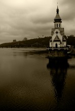 Tempel auf dem Wasser / ***