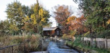 Haus am Fluss / _______