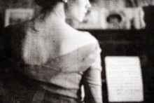 mood to play on piano / ***
