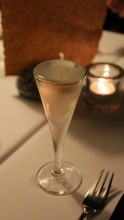 Ein Glas Schnaps mit Rutsche / ***