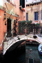 Hotel / ***