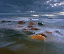 Stones Thuy / ***