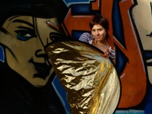 Julia in Gold / ***