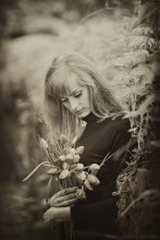 Mädchen mit Tulpen / ******