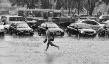 Regen in der Stadt. / ***